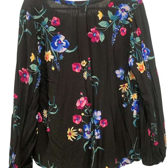old navy floral blouse 🌺🌷🌼 - Picture 2 of 4